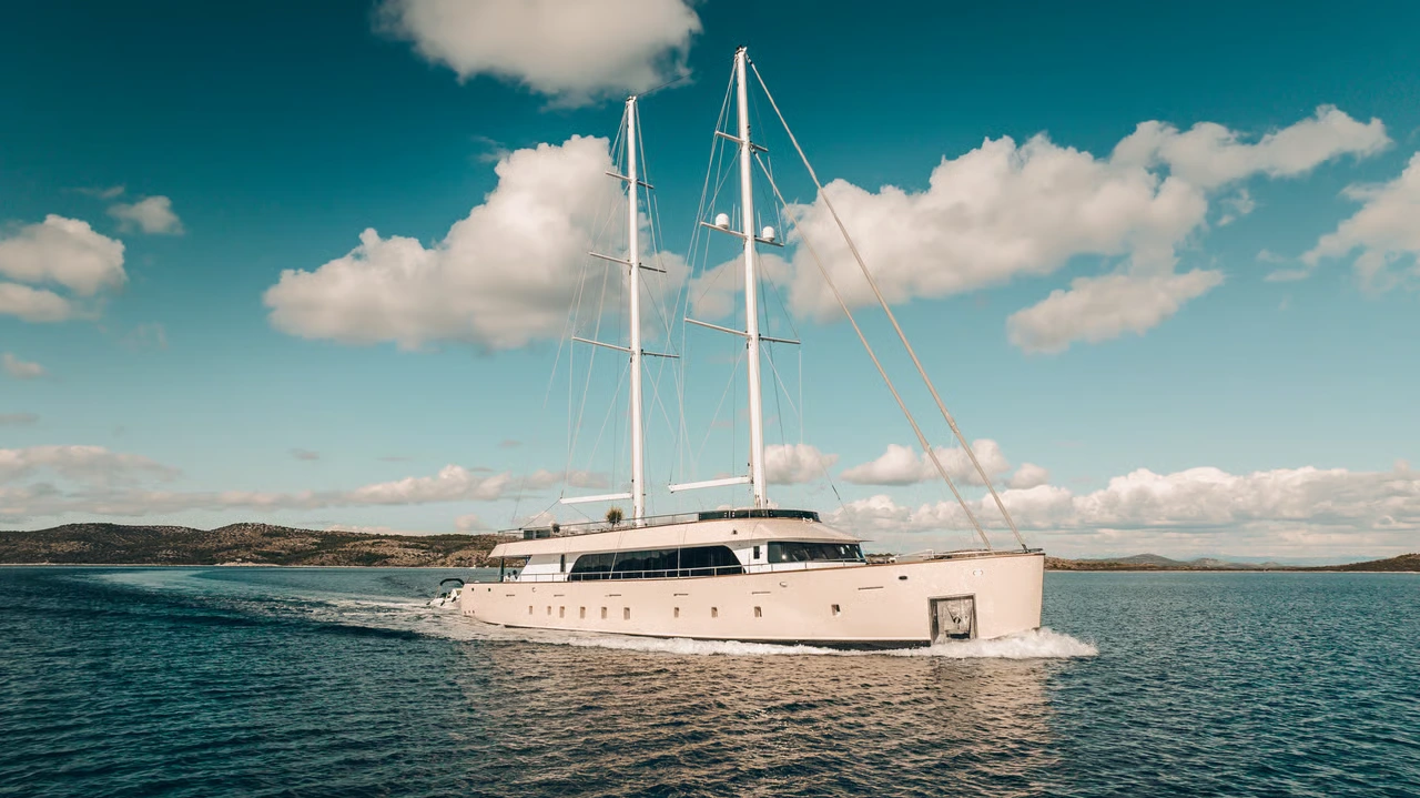 Maxita Yacht Charter