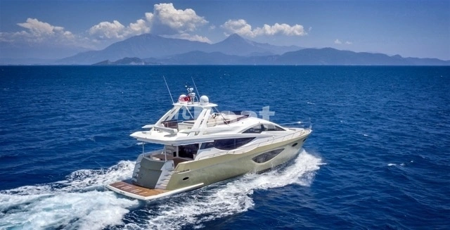 Charter Yacht NUMARINE 78 FLYBRIDGE