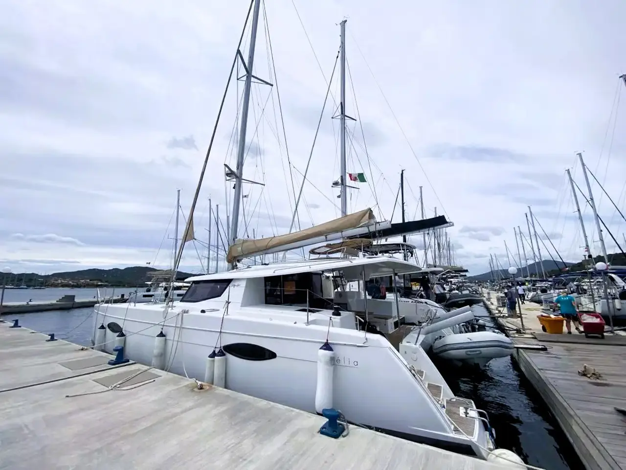 Charter Yacht PIXIE DIXIE