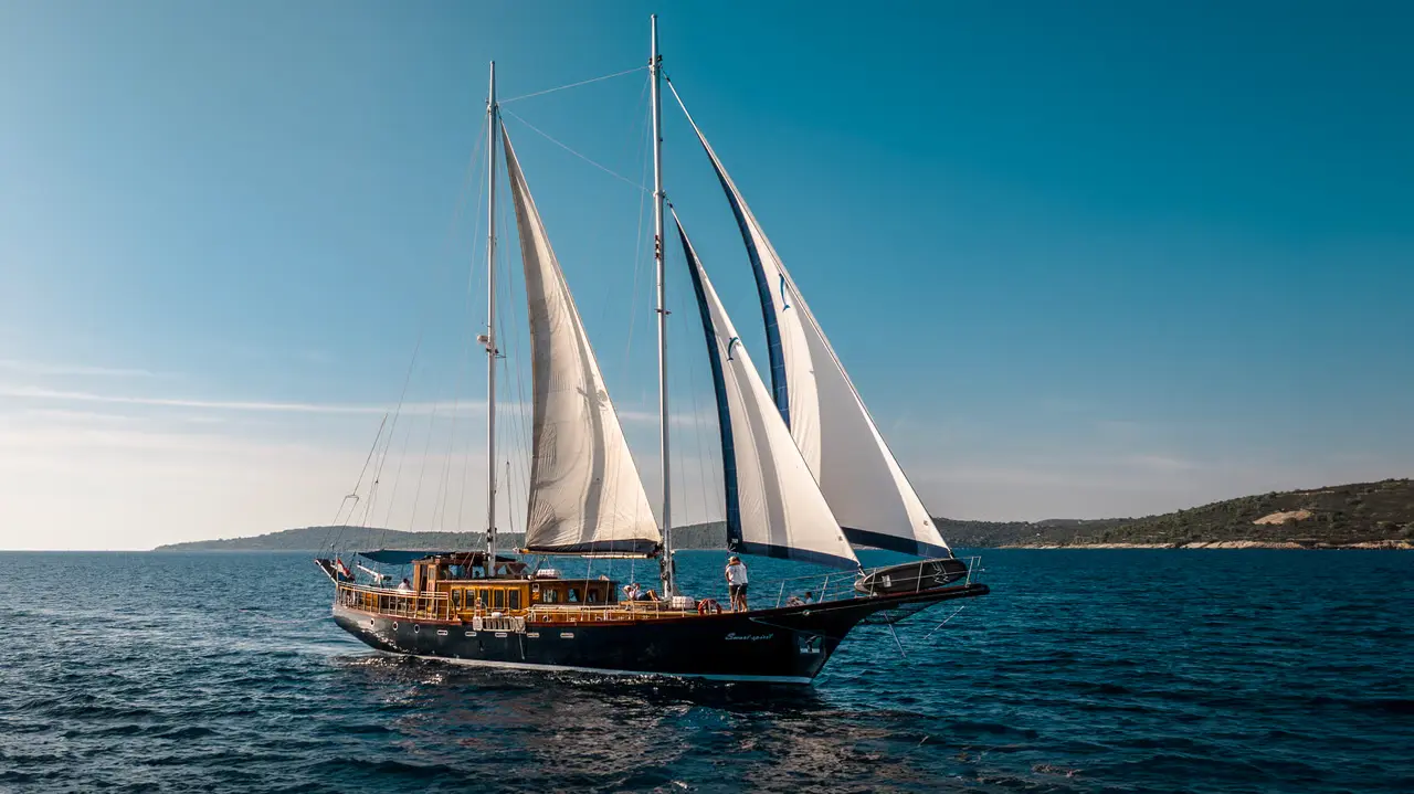 Charter Yacht SMART SPIRIT