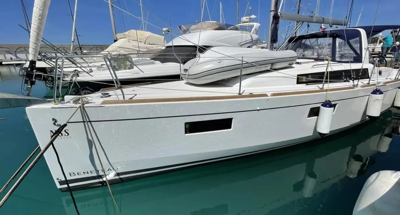 Charter Yacht ZOSMA