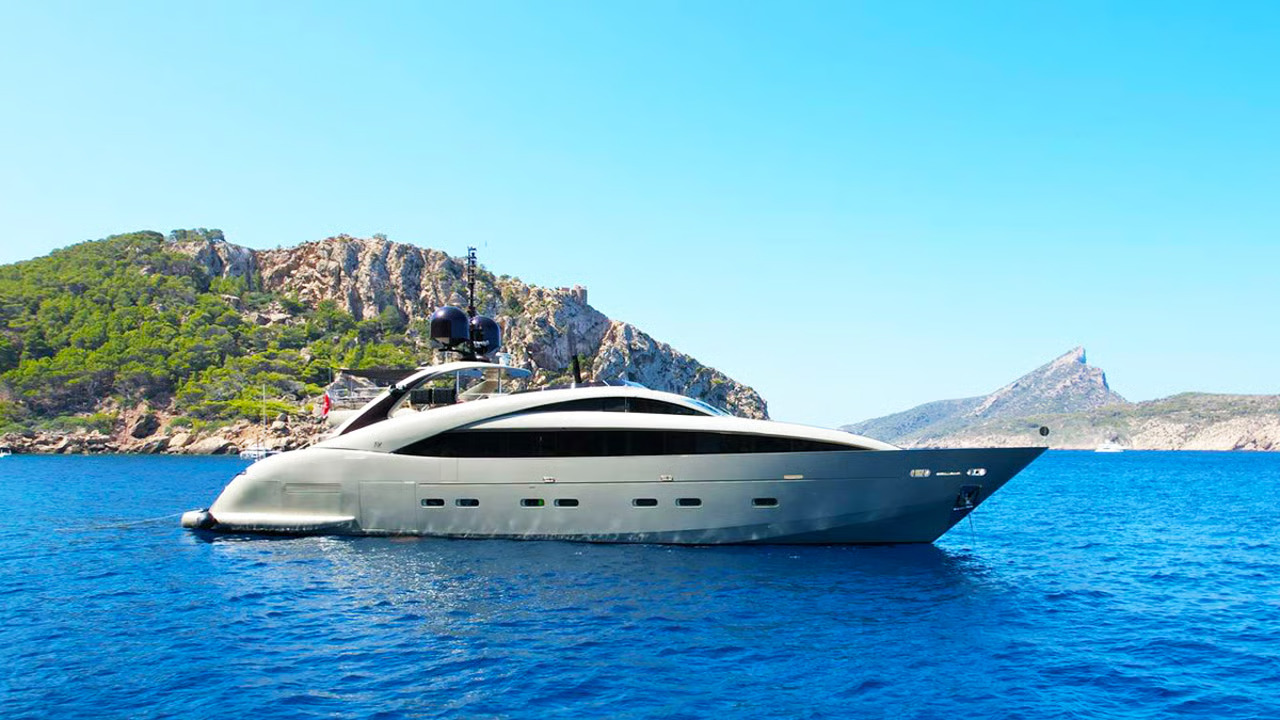 Charter Yacht YCM 120