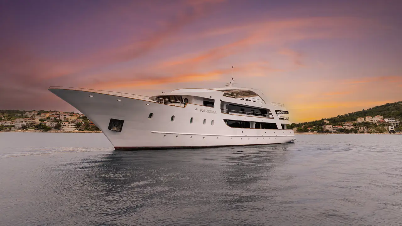 charter yacht KARIZMA