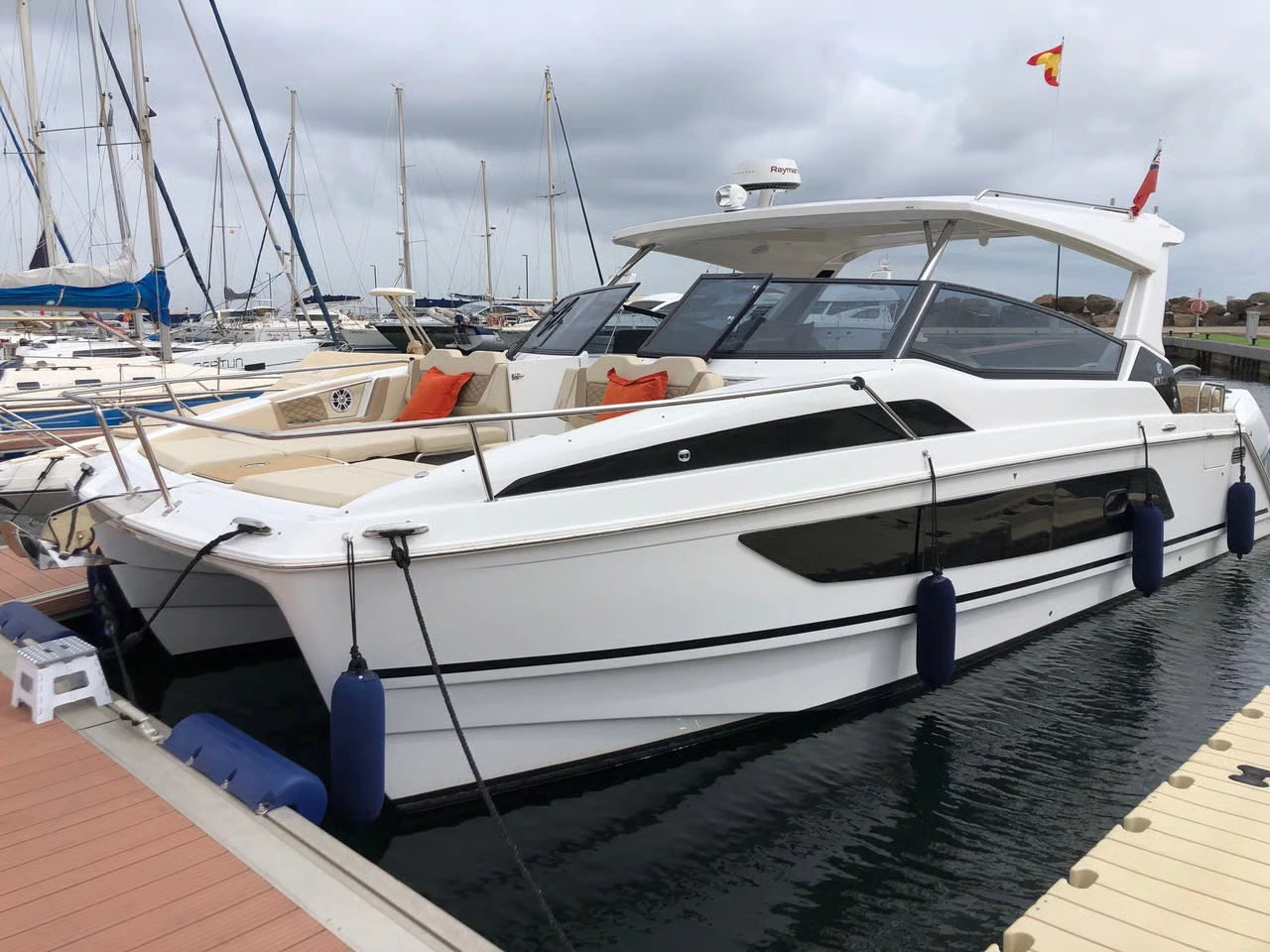 Charter Yacht AQUILA 36