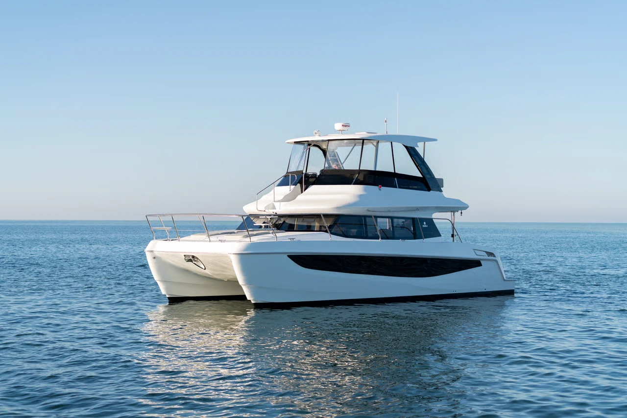 Charter Yacht AQUILA 42