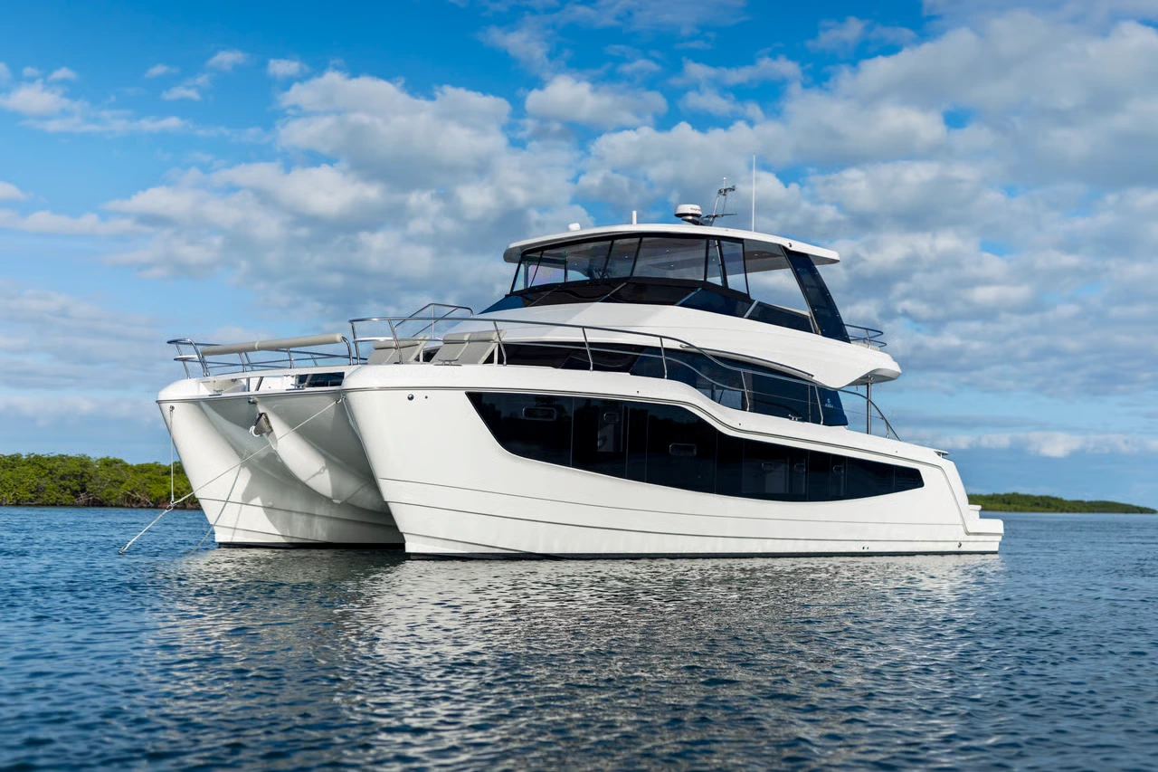 Charter Yacht AQUILA 50