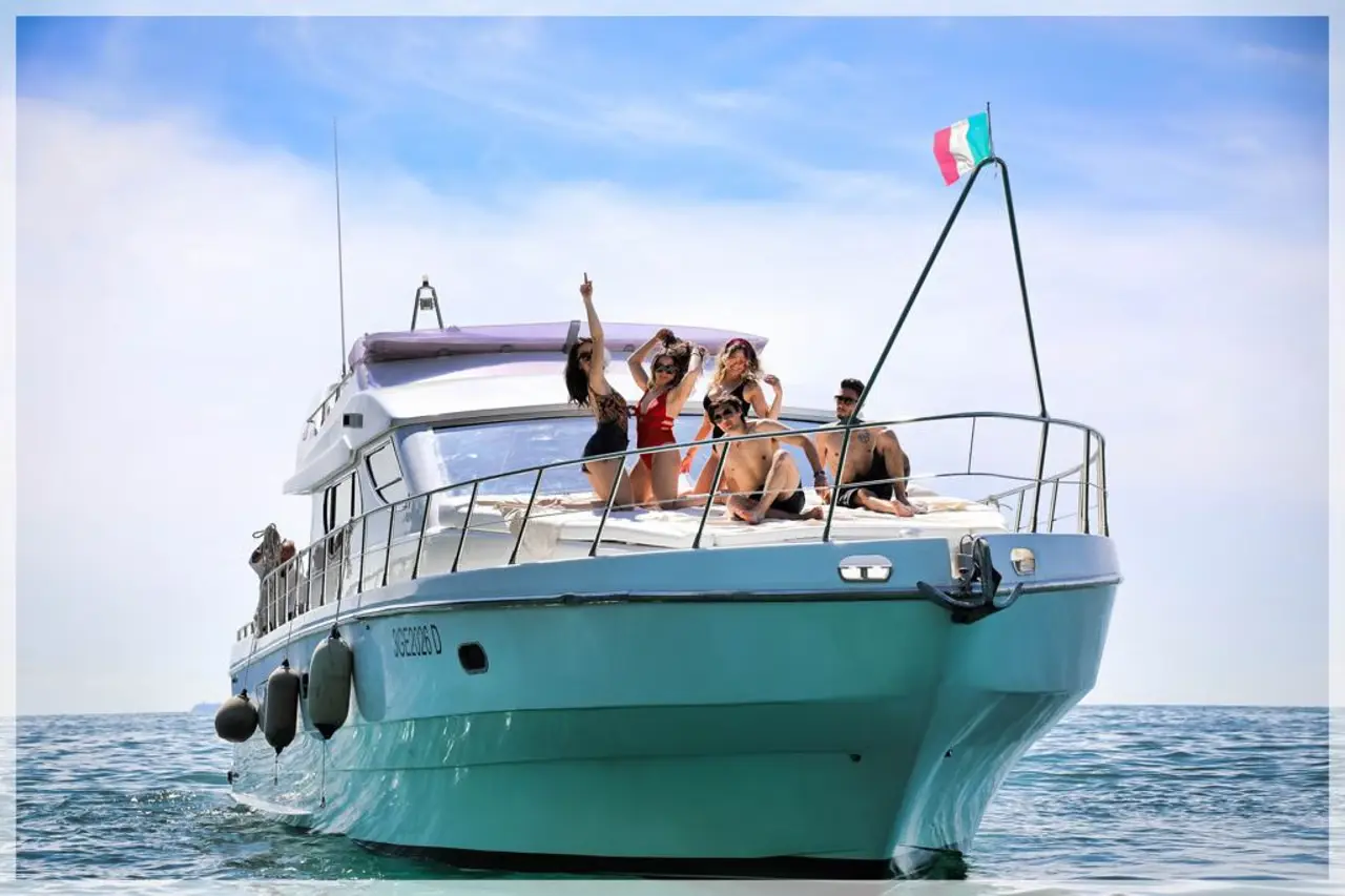 Charter Yacht SCATIGNON