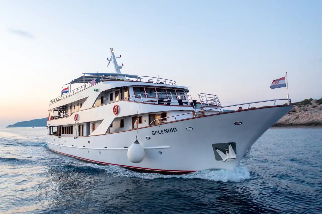 Charter Yacht SPLENDID