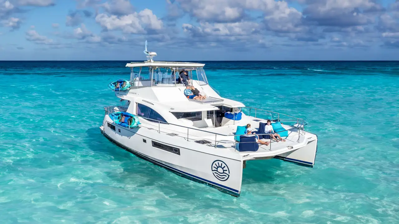 Charter Yacht SOUTHERN SKY