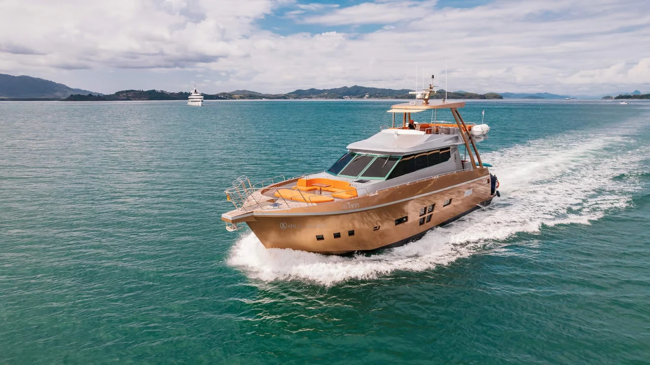 Charter Yacht CHOWA