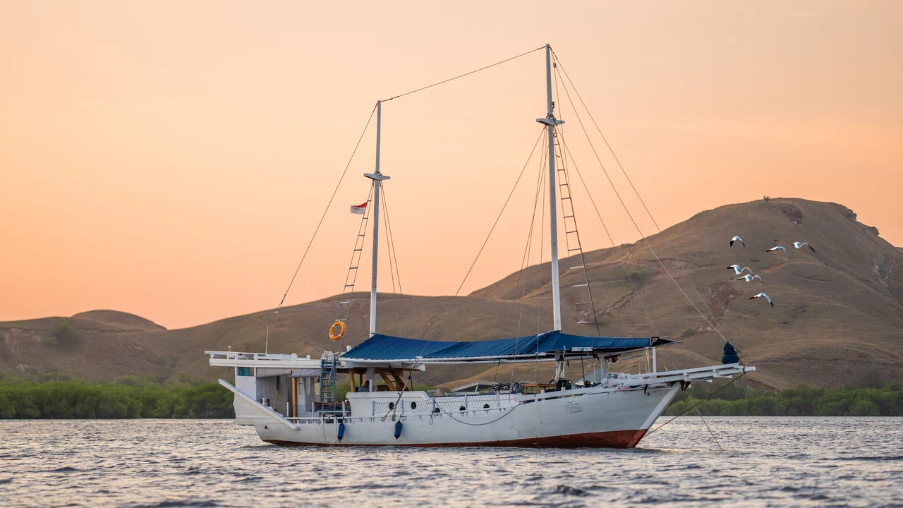 Charter Yacht JINGGO JANGGA