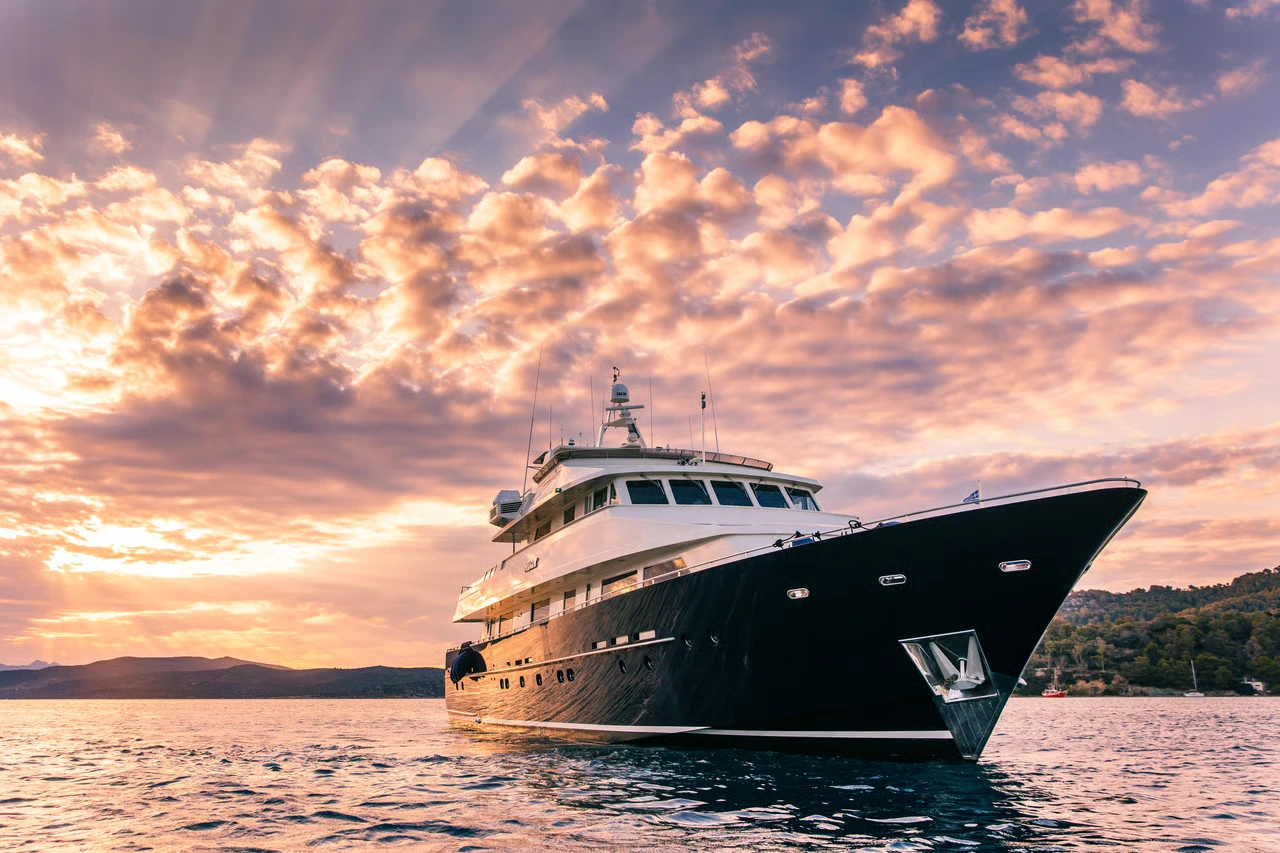Charter Yacht MAGIX