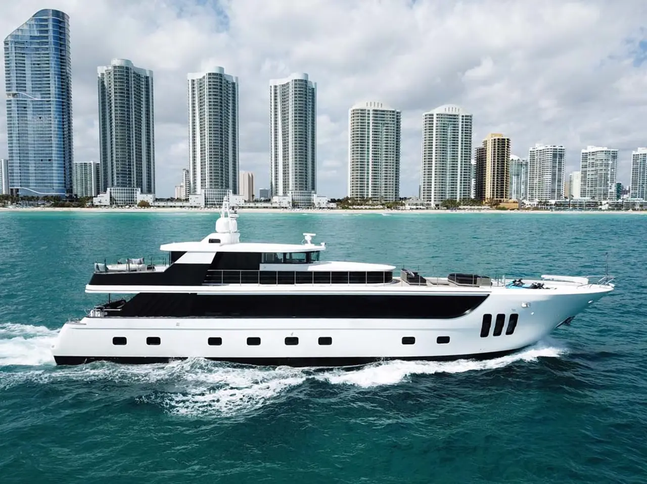 Charter Yacht PRIVILEGE