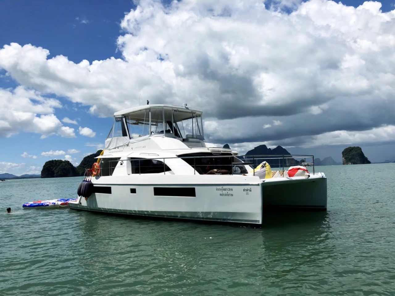 Charter Yacht SHASHANI