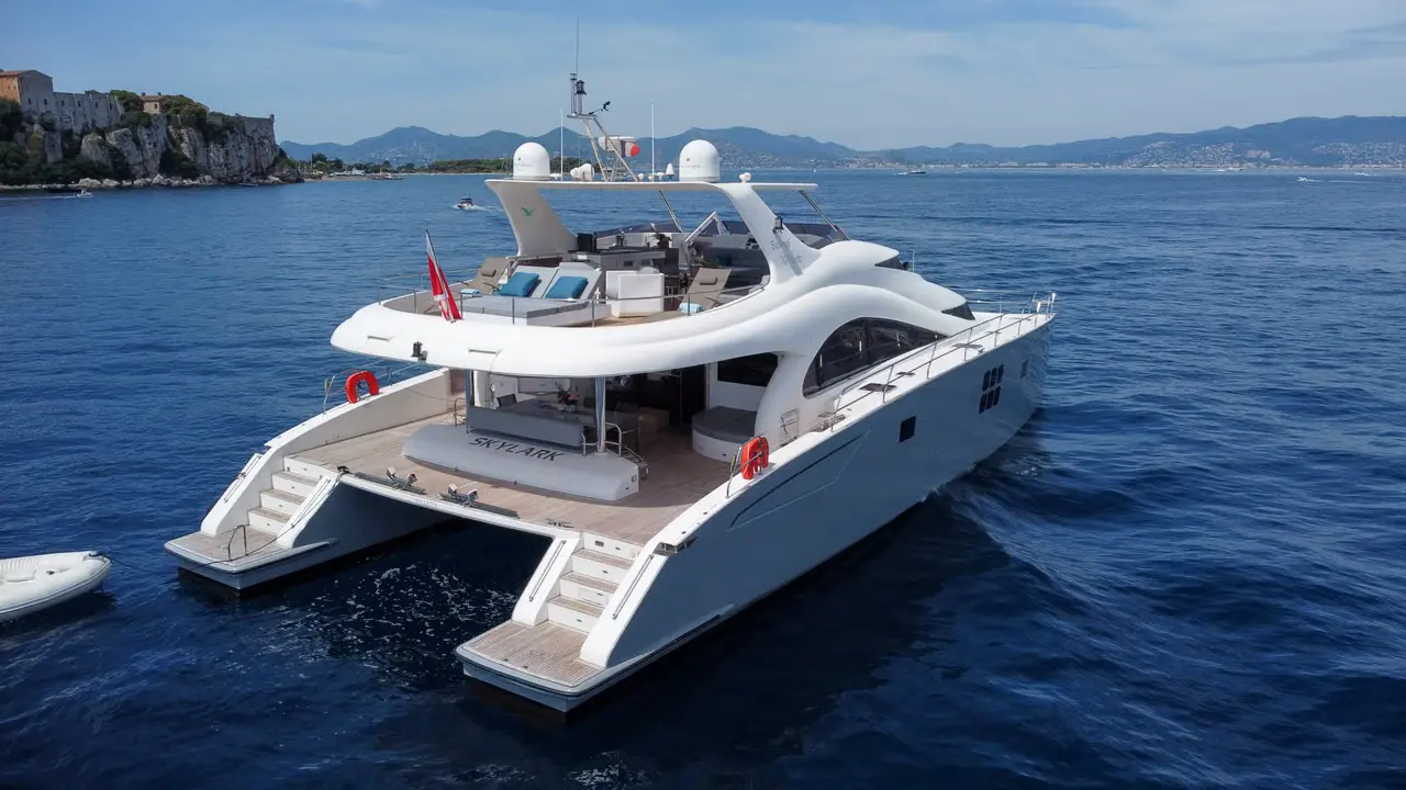Charter Yacht SKYLARK