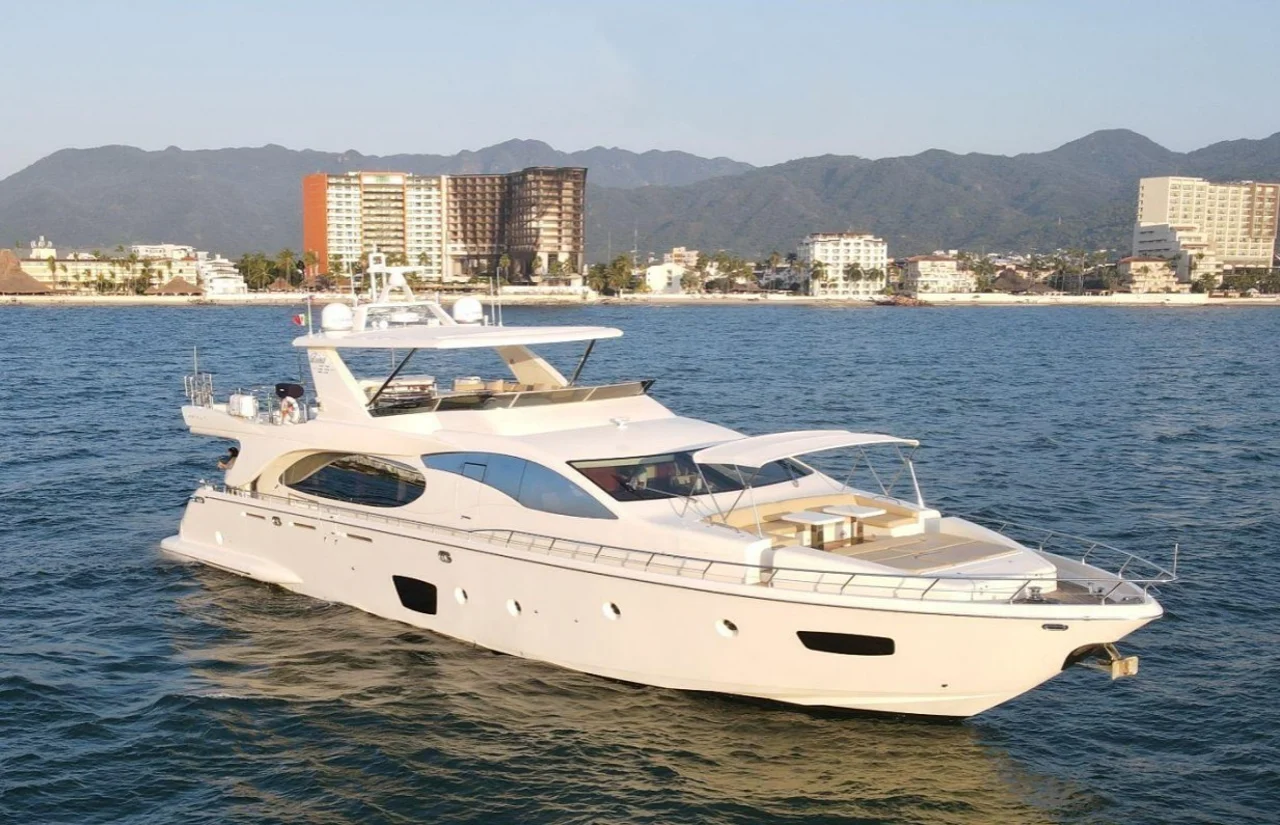 Charter Yacht DIVA
