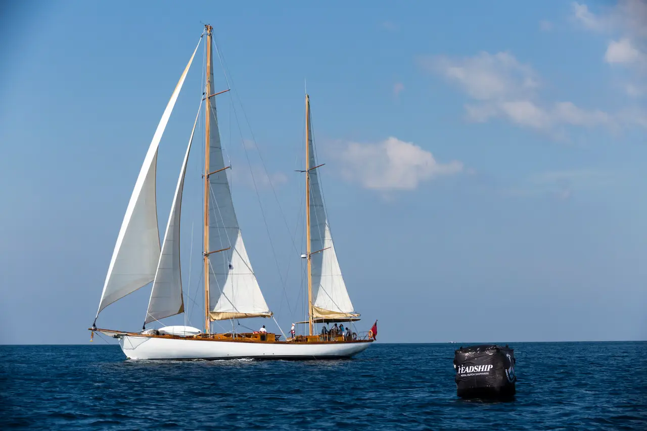 charter yacht Aventure