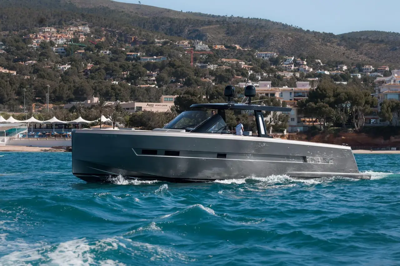 Charter Yacht BON BON