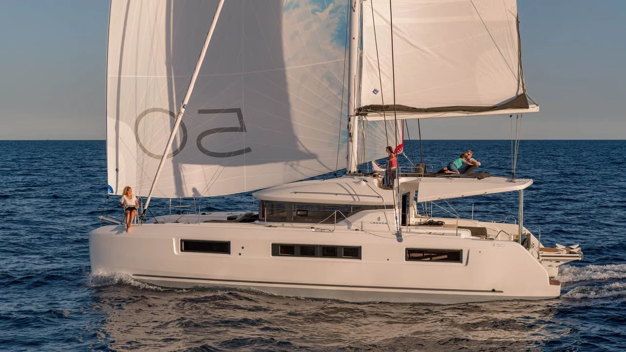 Charter Yacht NAUTI CAT