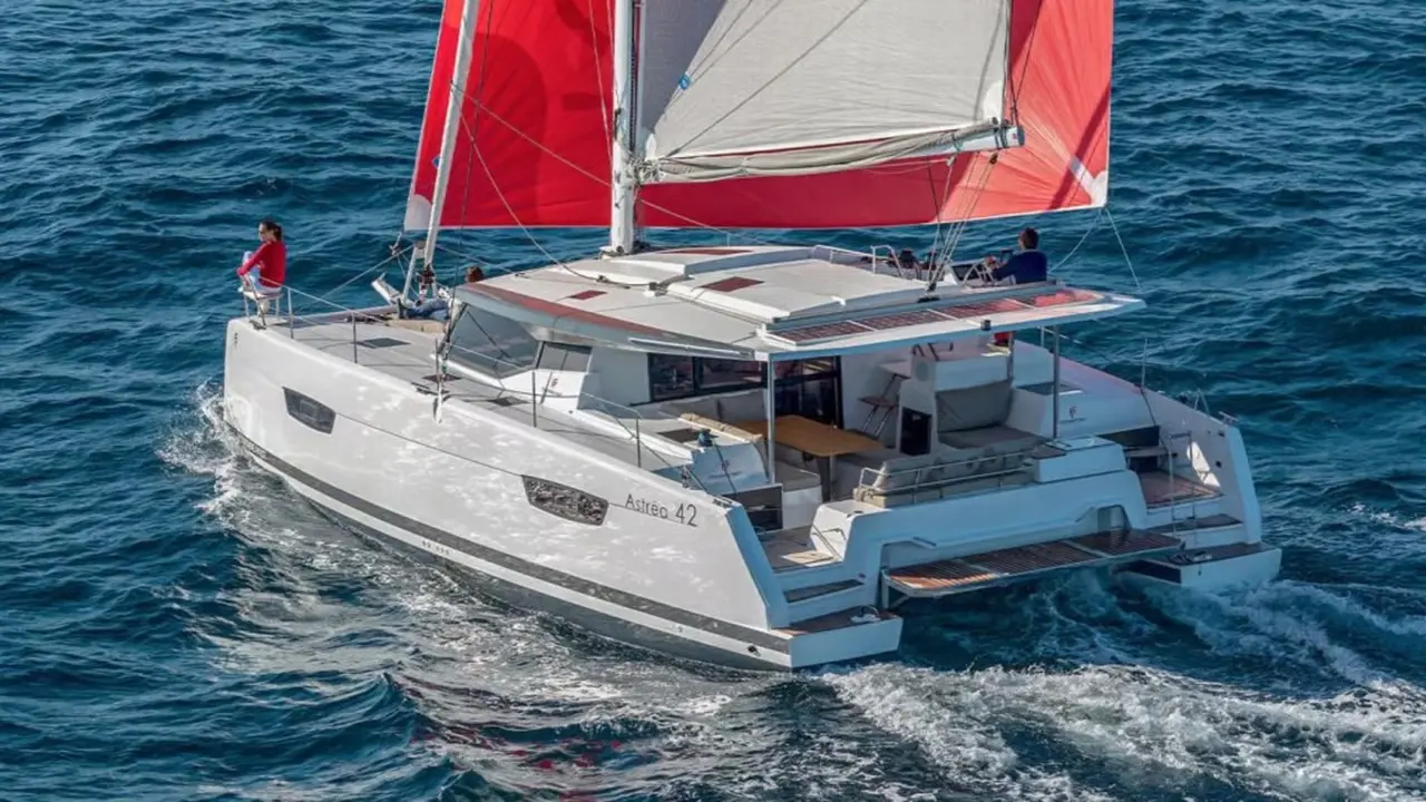 Charter Yacht SATELLITE