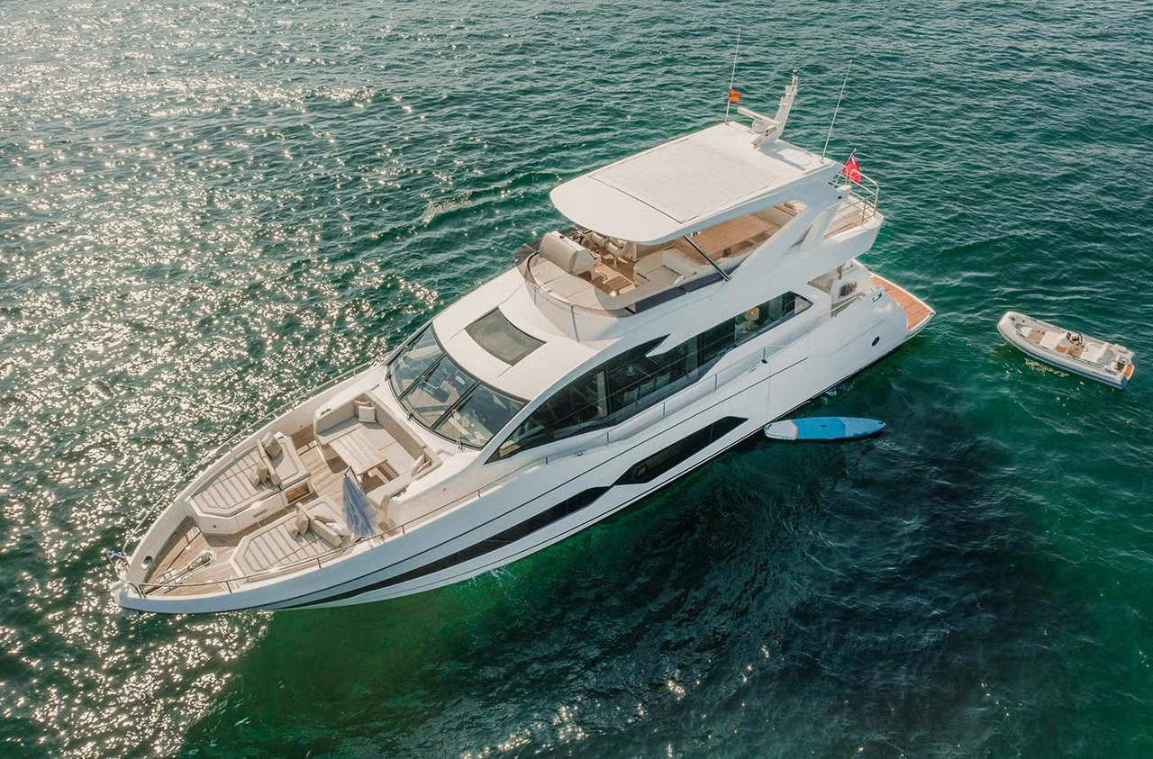 LADY M Charter Yacht