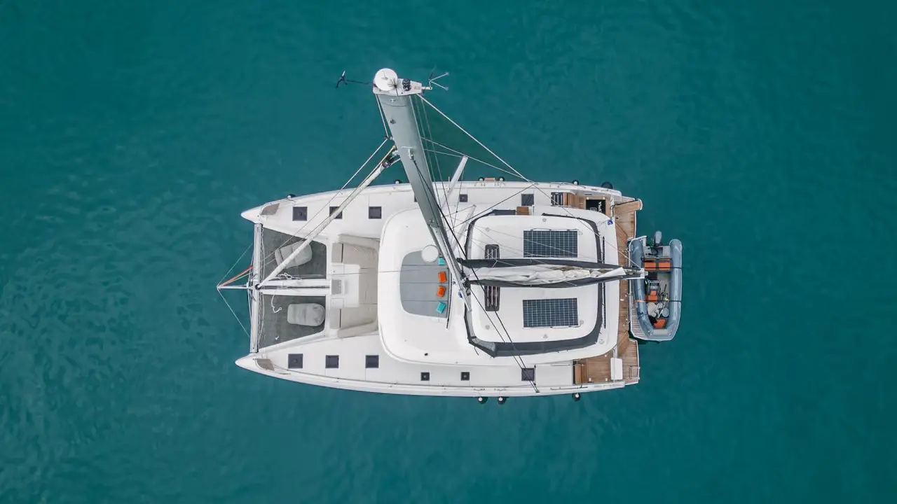 charter Yacht UTOPIA