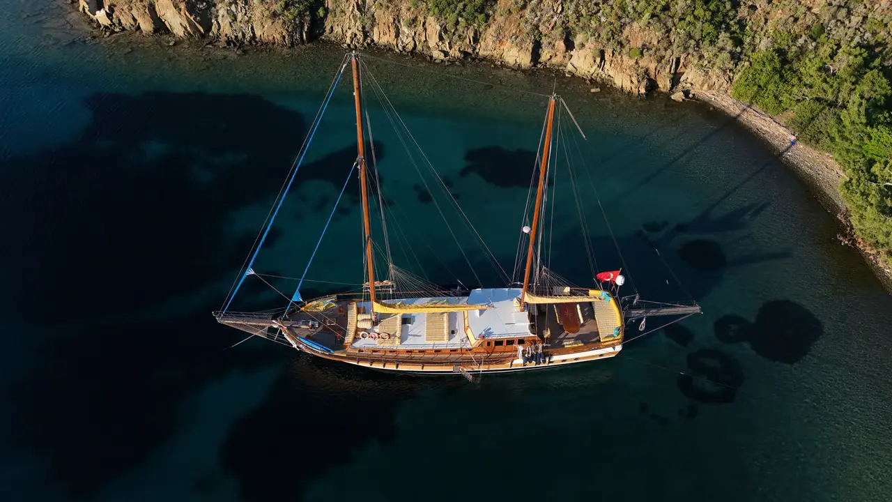 Charter Yacht FORTUNA