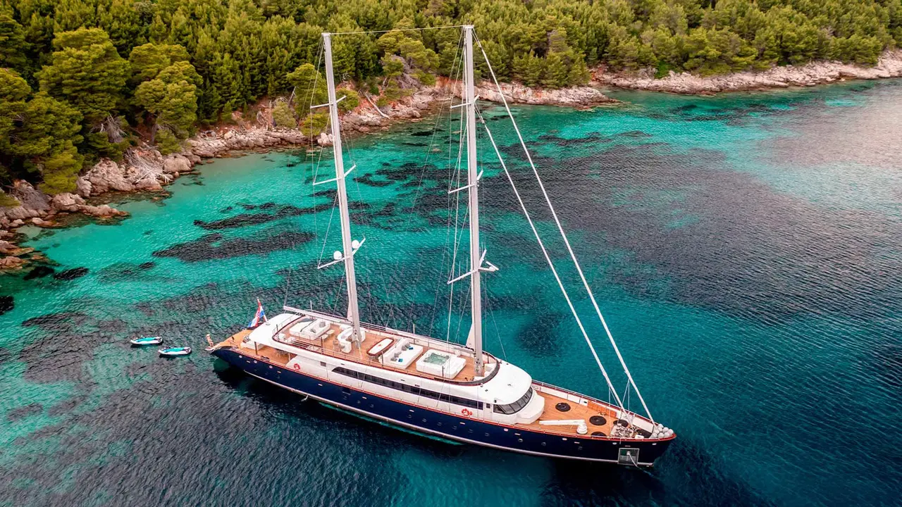 Charter Yacht NOCTURNO