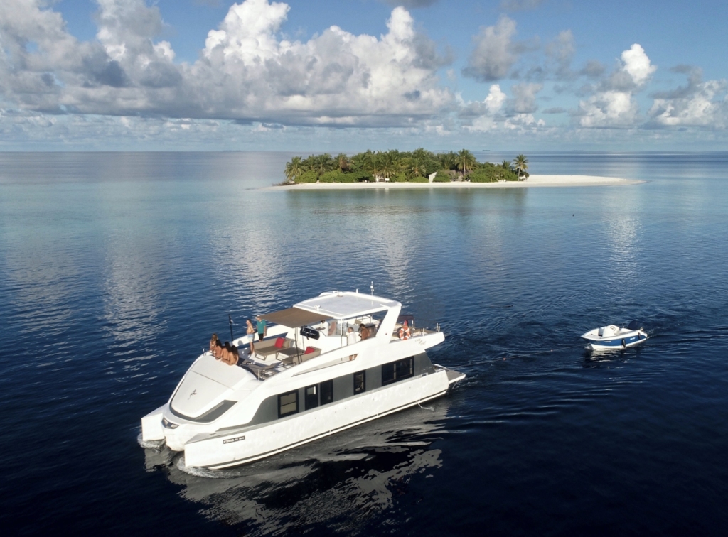 Charter yacht Over Reef ncan be booked with Boon Yachts