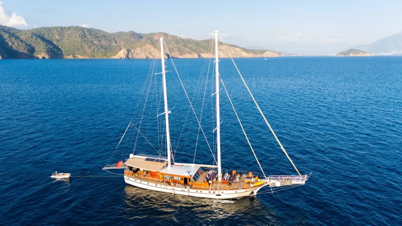 charter yacht EYLUL 17