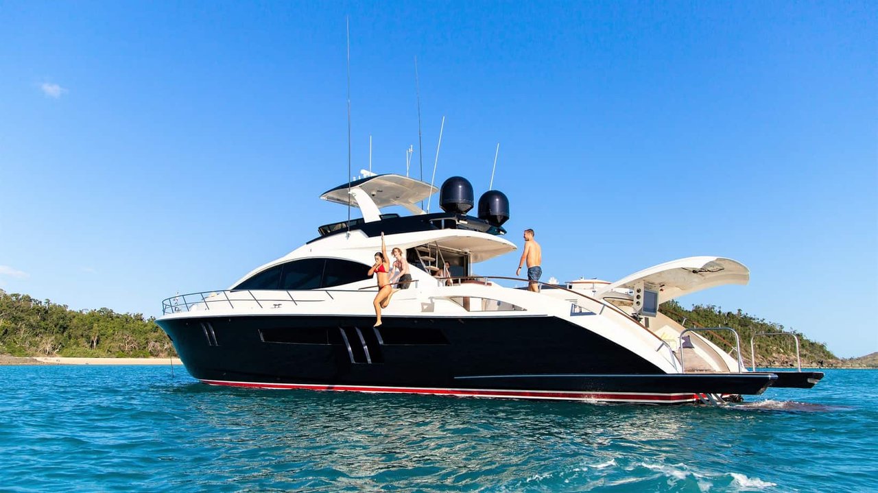Charter Yacht La Mar