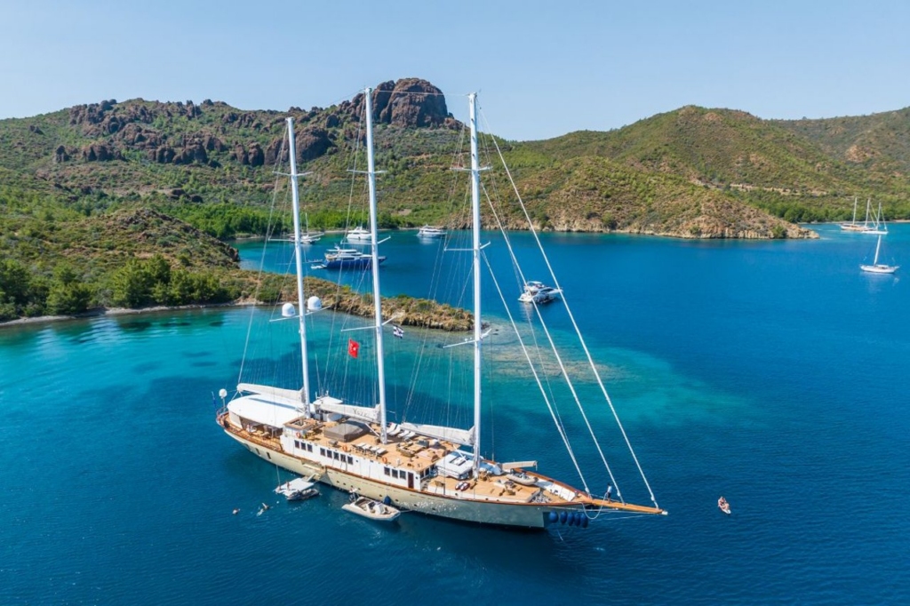 Charter Yacht YAZZ