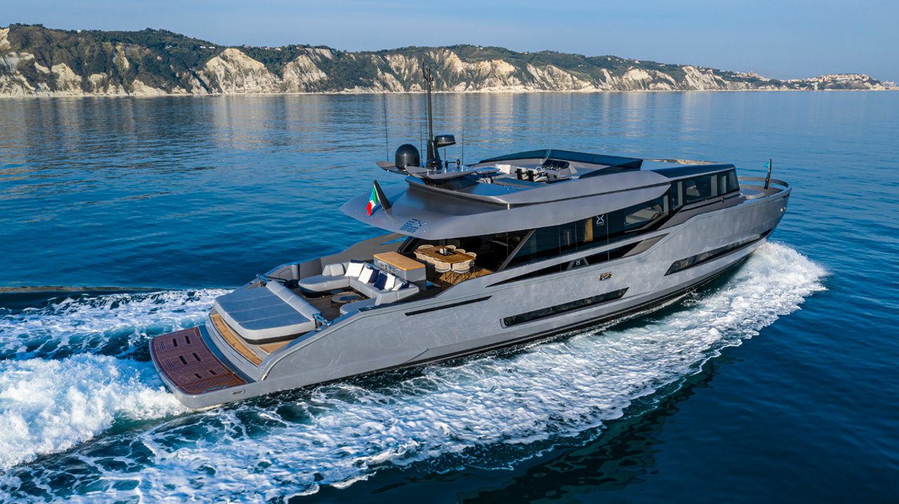 Charter Yacht HAZE