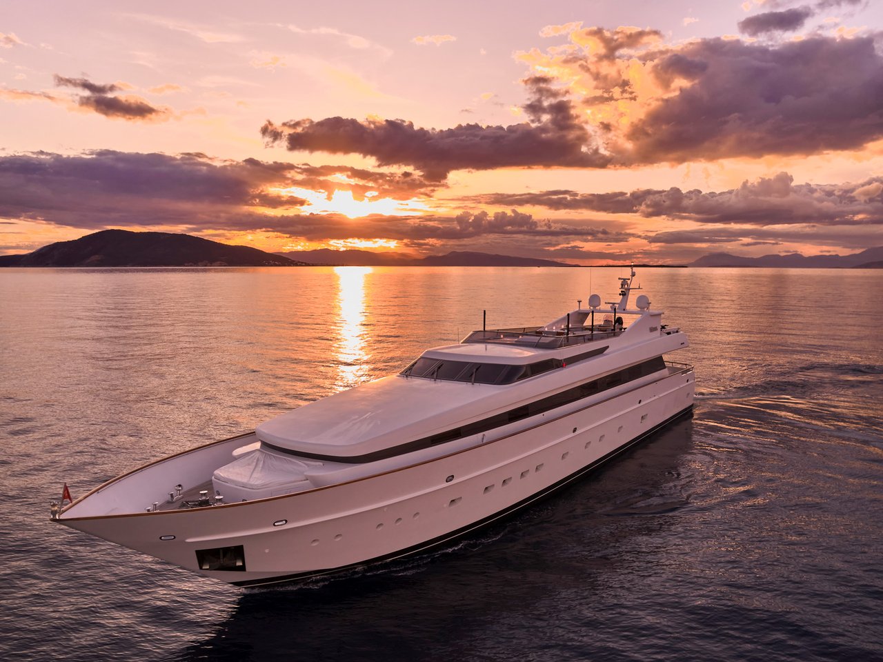 Charter Yacht MOBIUS