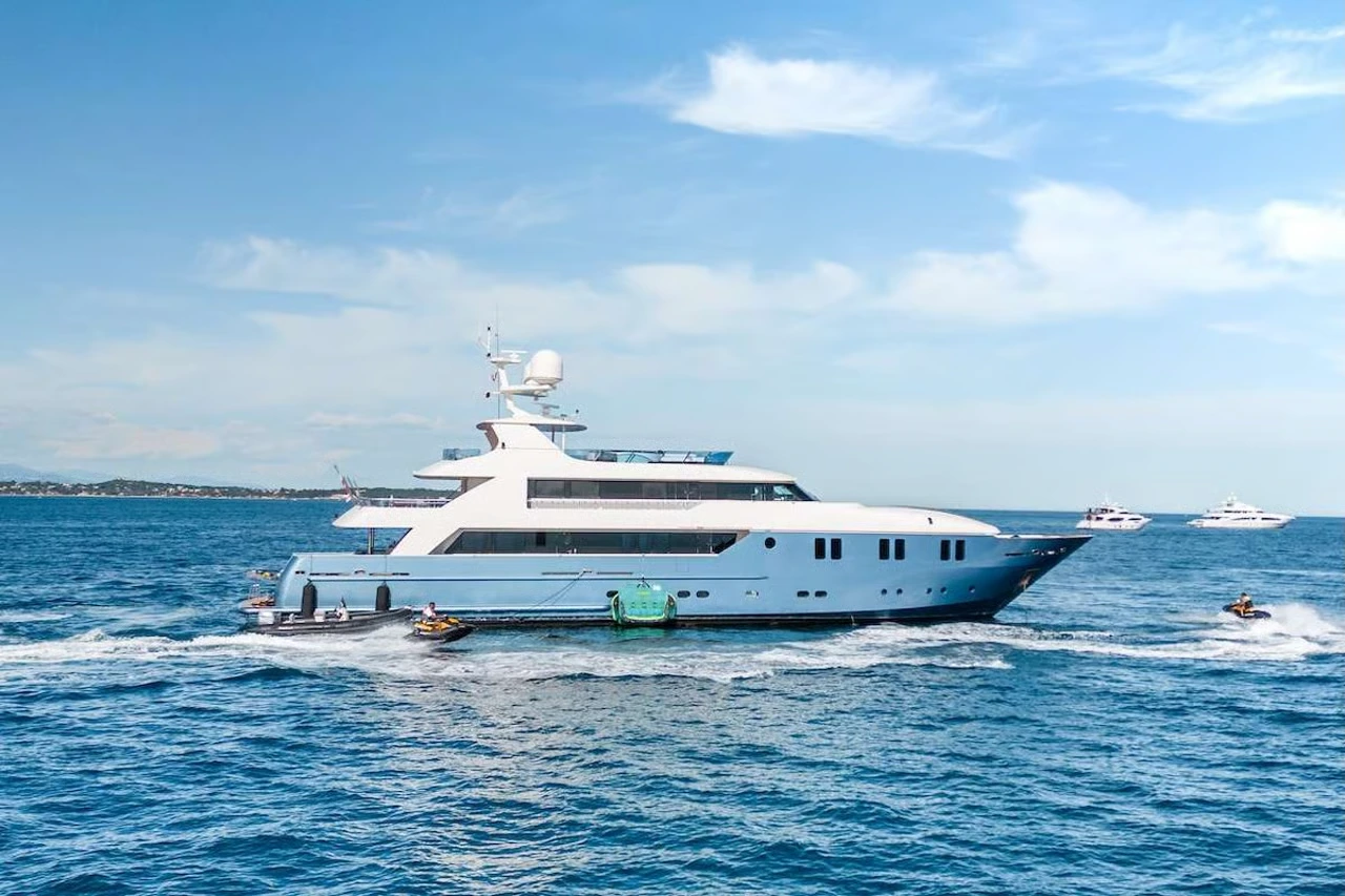 charter yacht IRAMA