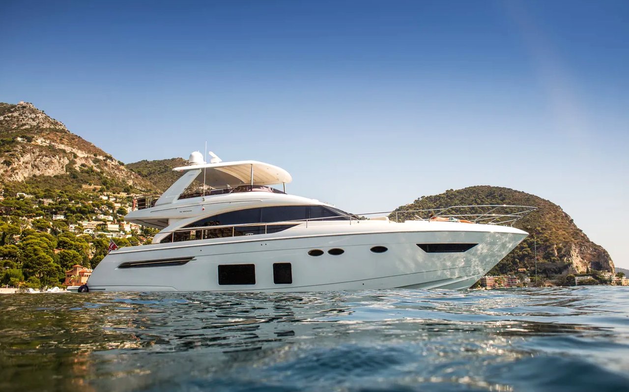 Charter Yacht SHAWLIFE