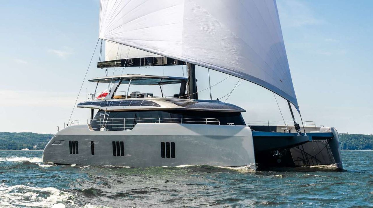 Charter Yacht Apollo 99