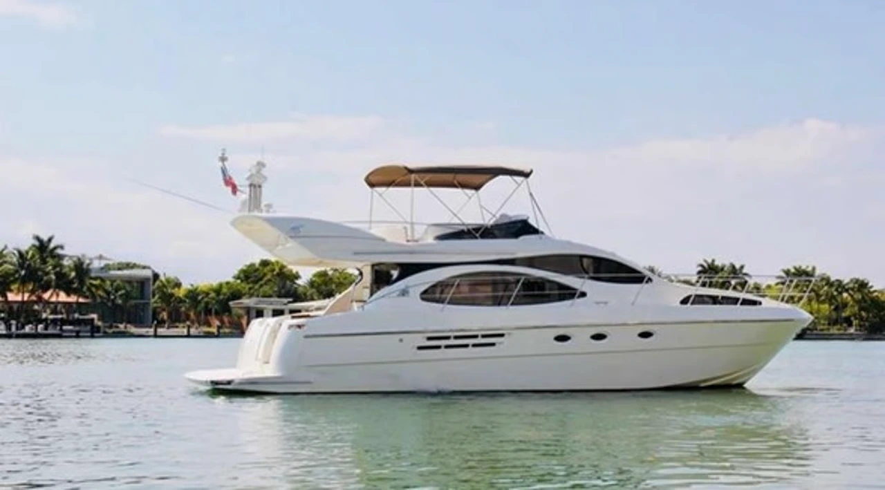 Charter Yacht AZIMUT 49