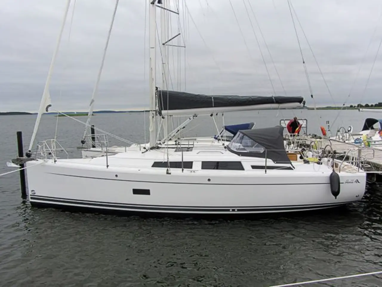 Charter Yacht HANSE 348