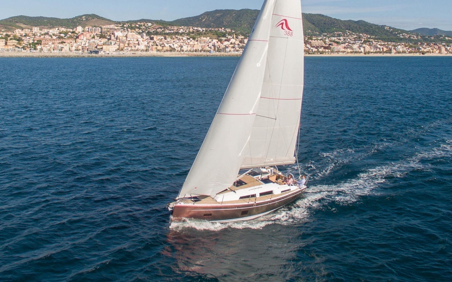 Charter Yacht HANSE 388