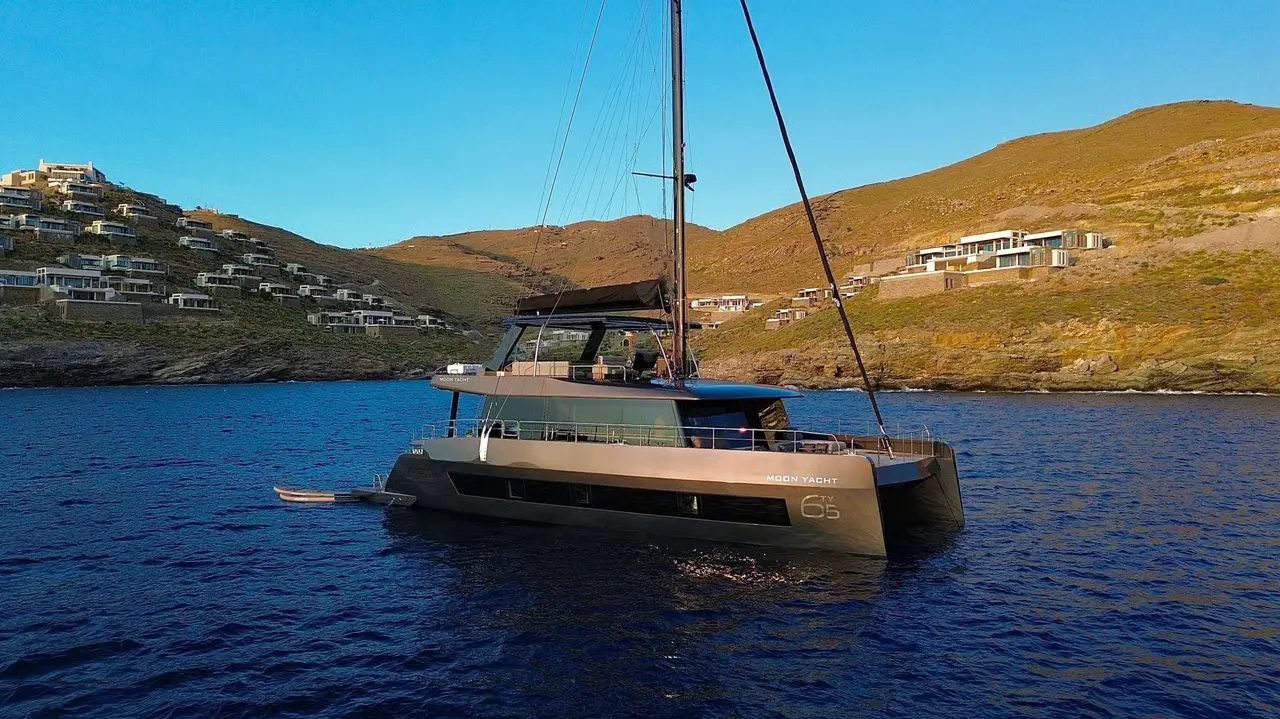 Charter Yacht HONEYMOON