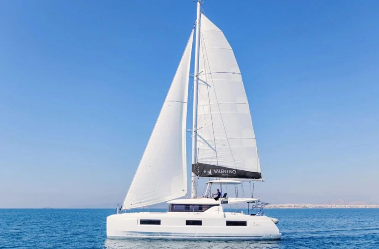 Charter Yacht IRIS