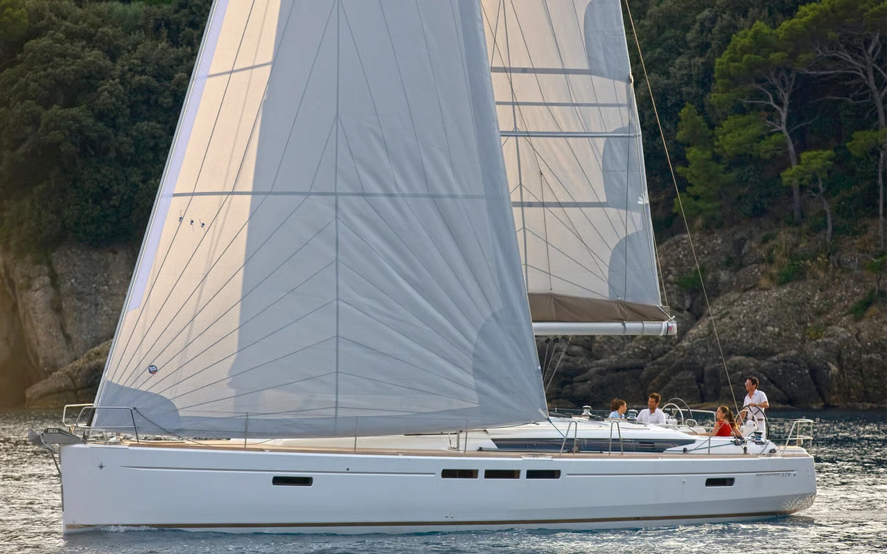 Charter Yacht JUICY LUCY