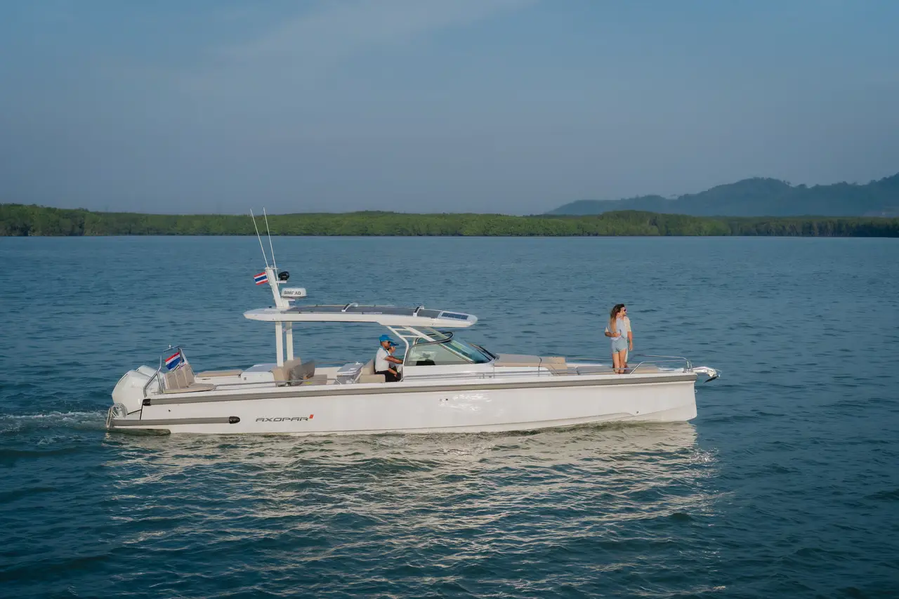 Charter Yacht LILA