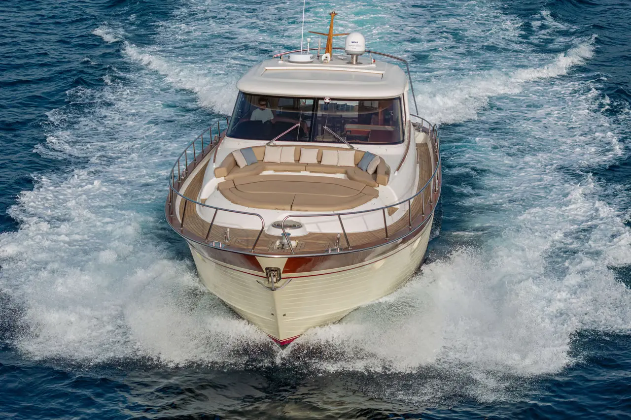 Charter Yacht MAGISTRA