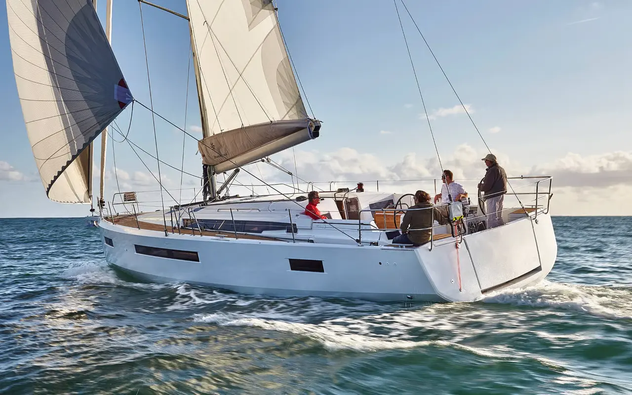 Charter Yacht MARE MIA