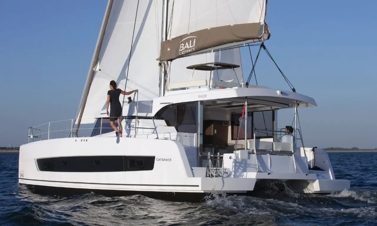 Charter Yacht MIRABELLA