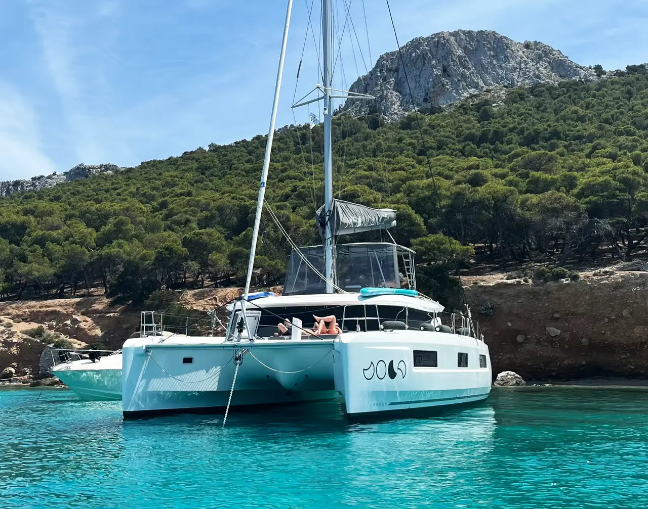 Charter Yacht MOONDANCE
