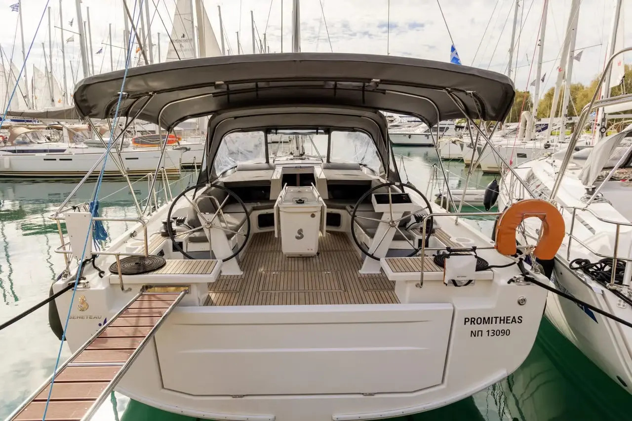 Charter Yacht PROMITHEAS