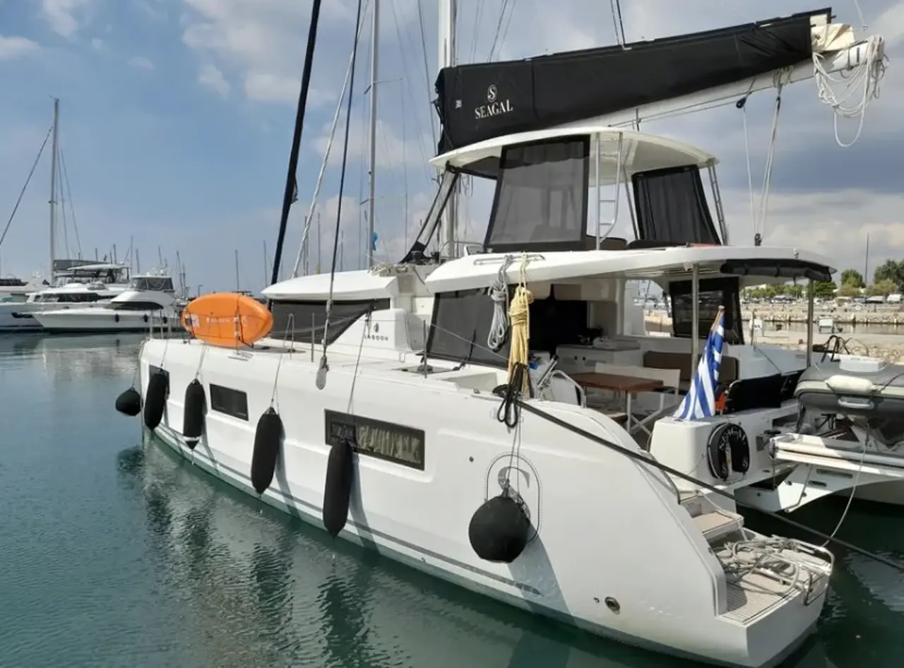 Charter Yacht SEAGAL